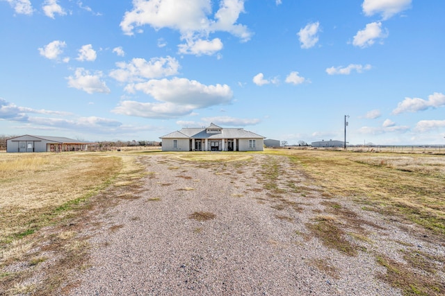 ranch-style house featuring a rural view