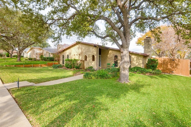 view of front of home featuring a front yard