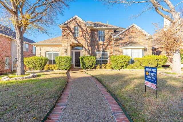 view of front of home featuring a front yard