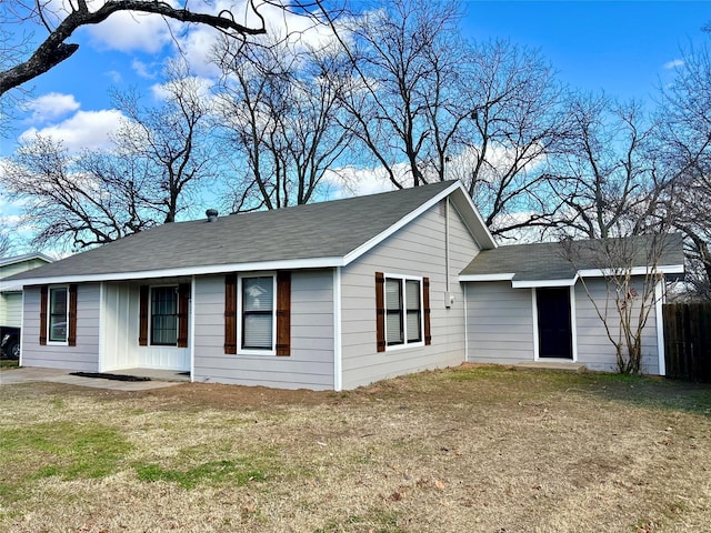 view of front of property with a front lawn