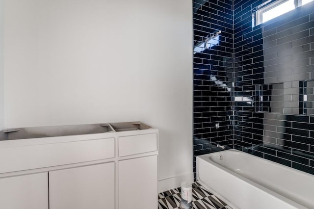 bathroom with tiled shower / bath combo