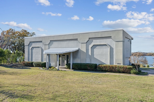 view of front of house with a front yard