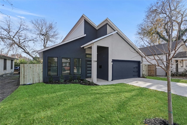 view of front of house featuring a front lawn and a garage