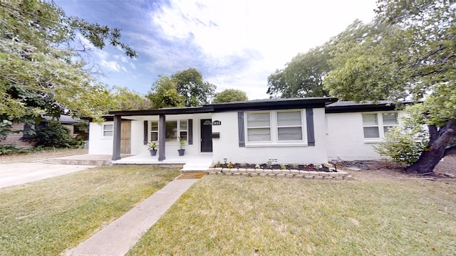 single story home featuring a porch and a front yard