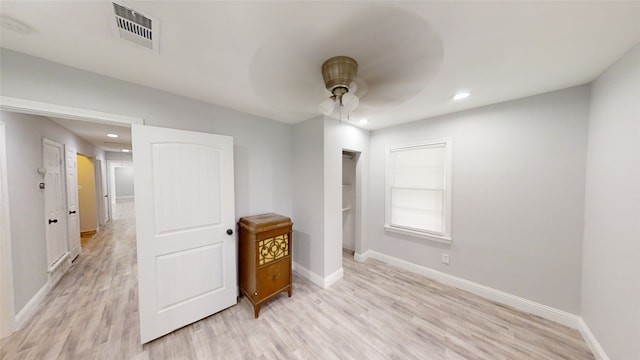 unfurnished room with light wood-type flooring and ceiling fan