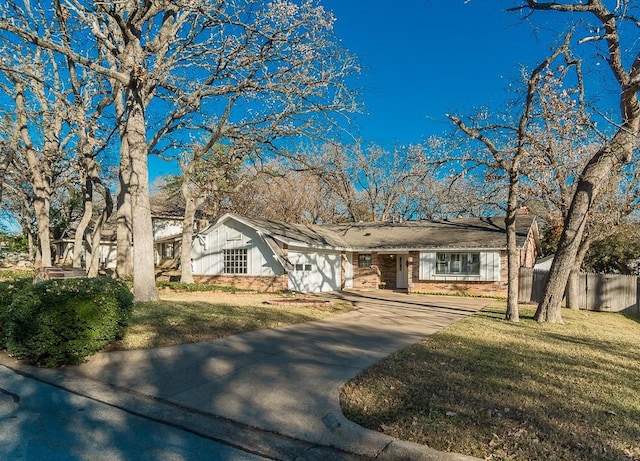 single story home featuring a front yard