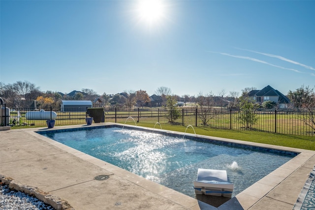 view of pool with pool water feature and a yard