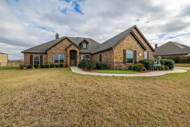 view of front of house featuring a front yard