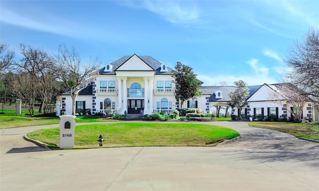 view of front of home with a front lawn