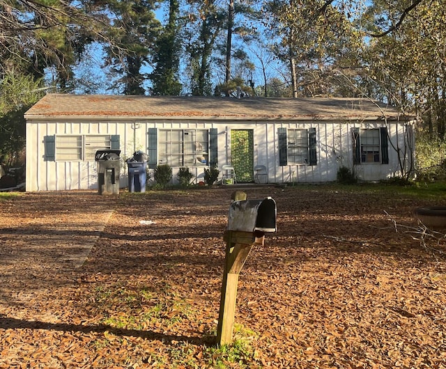 view of front of property