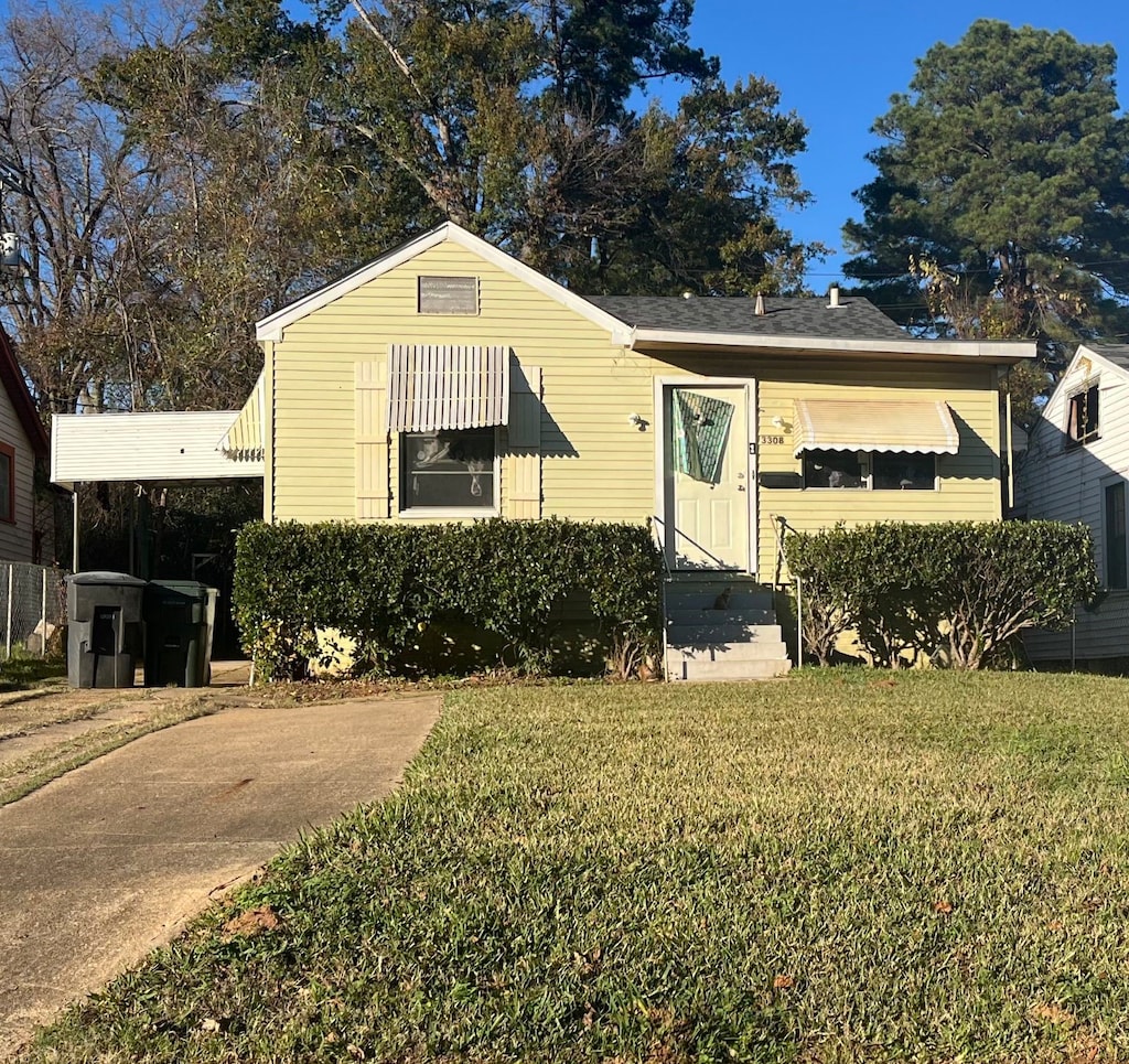 view of front of home with a front lawn