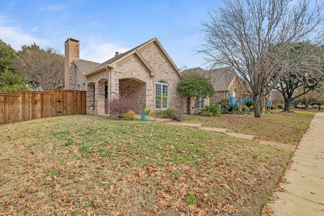 view of front of property with a front yard