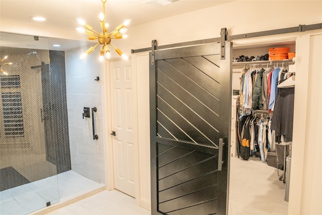 bathroom featuring tiled shower and an inviting chandelier