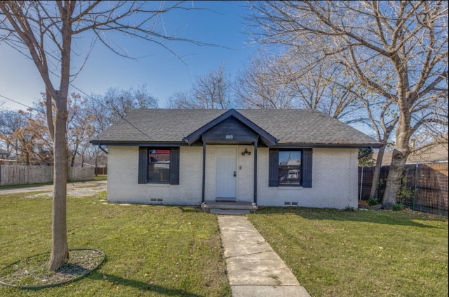 view of front of home featuring a front lawn