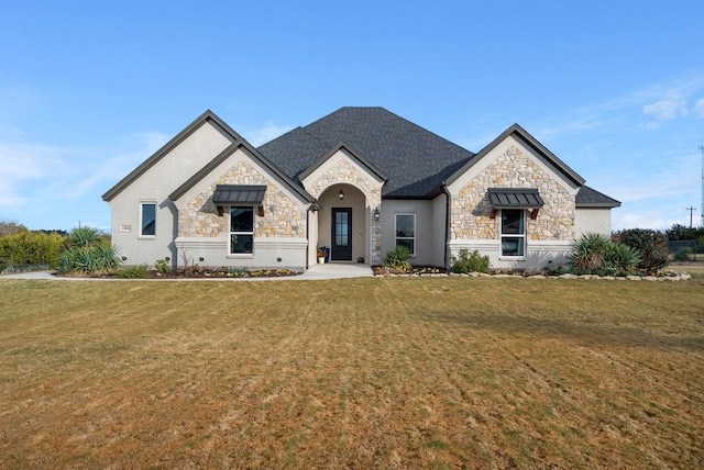 view of front facade featuring a front lawn