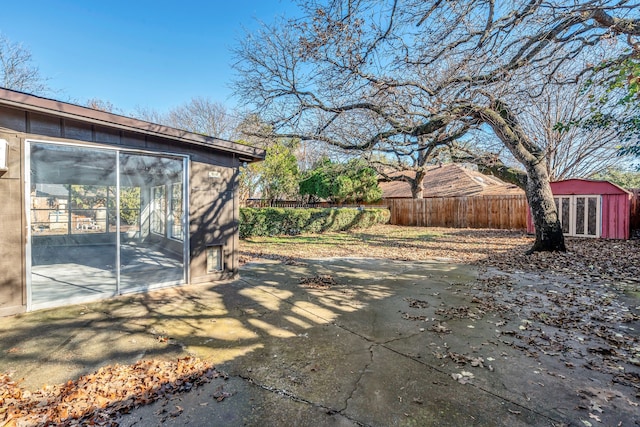 view of yard featuring a patio