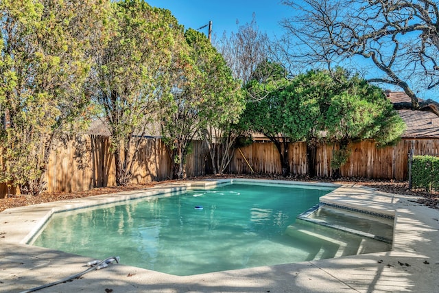 view of swimming pool