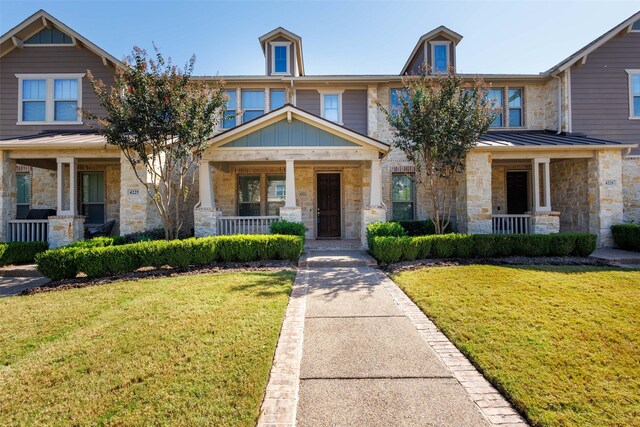 view of front facade featuring a porch and a front lawn