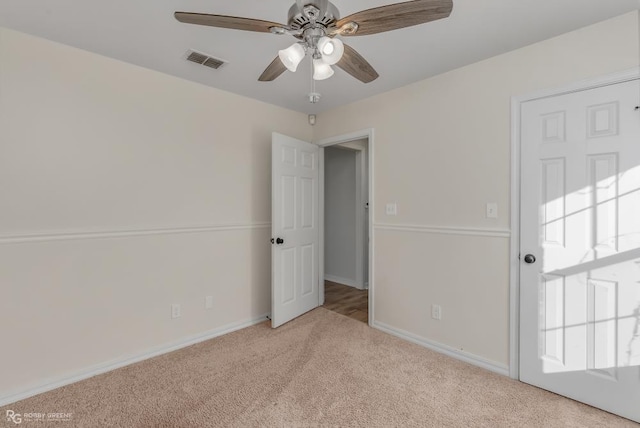 unfurnished room featuring light carpet and ceiling fan