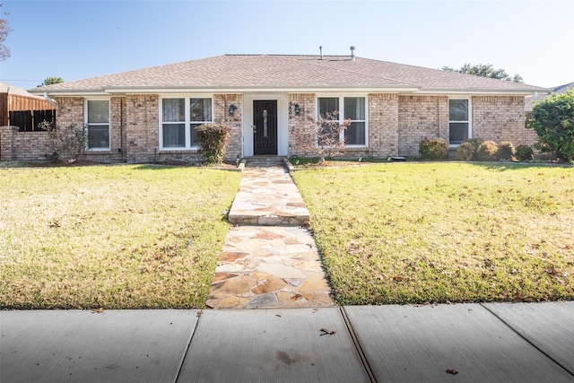 ranch-style home featuring a front lawn