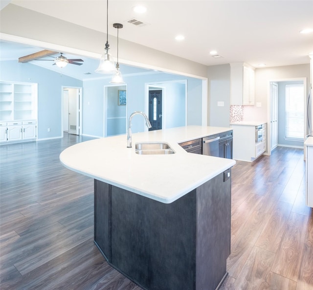 kitchen featuring sink, decorative light fixtures, an island with sink, hardwood / wood-style floors, and white cabinets