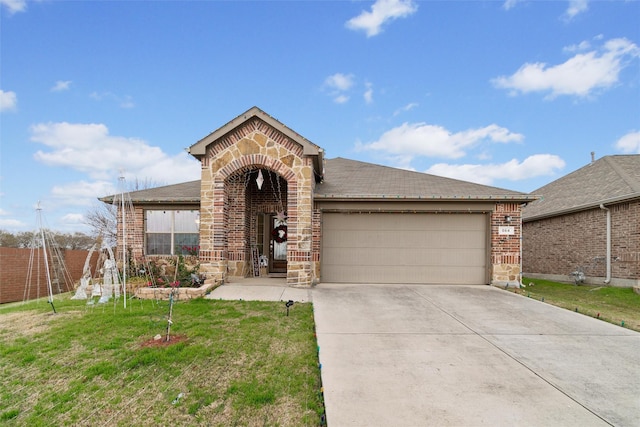 view of front facade featuring a garage and a front lawn