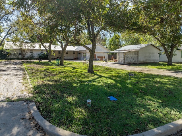 ranch-style house featuring a front yard