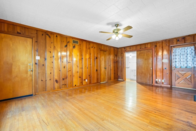 spare room with light wood-type flooring and ceiling fan