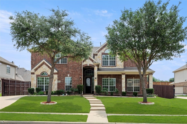 view of front of home featuring a front yard