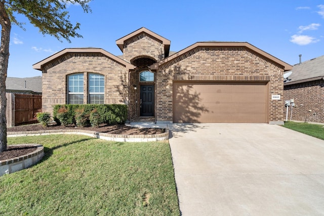 view of front of property featuring a front yard and a garage