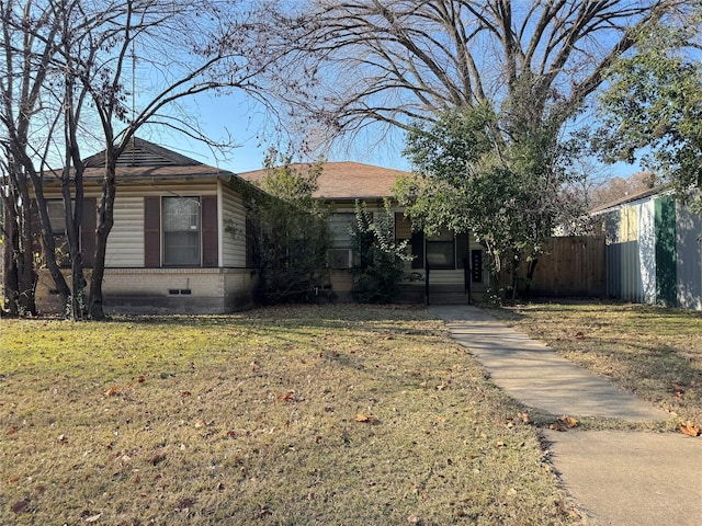 view of front of home featuring a front yard