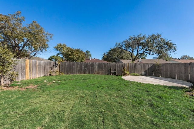 view of yard with a patio area