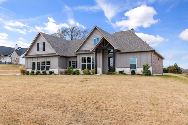 craftsman inspired home with a front lawn