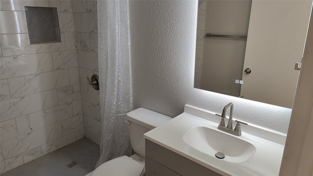 bathroom featuring a shower with curtain, vanity, and toilet