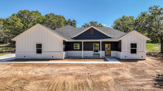 modern farmhouse with covered porch