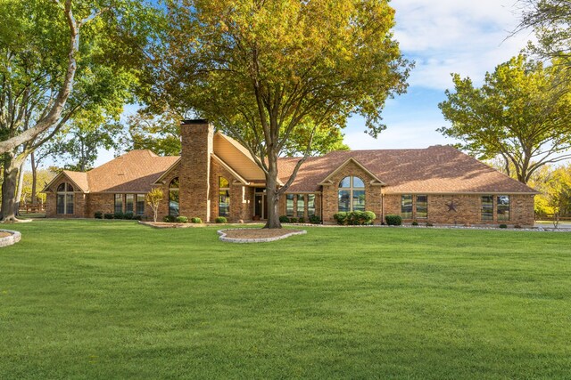 view of front of property with a front lawn