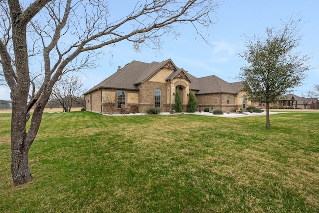 view of front of home featuring a front lawn