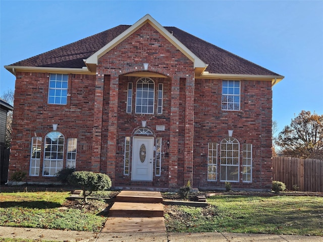 view of front facade featuring a front lawn