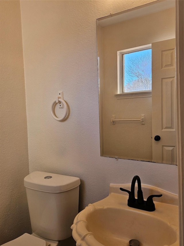 bathroom featuring toilet and sink