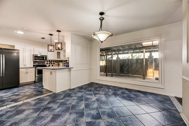 kitchen featuring white cabinetry, stainless steel appliances, tasteful backsplash, kitchen peninsula, and pendant lighting