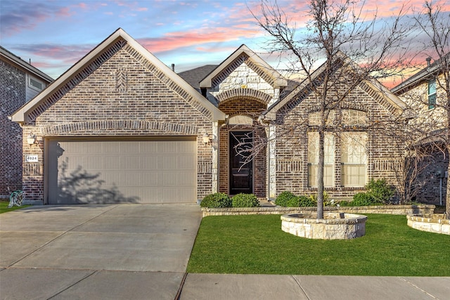 view of front of home featuring a yard and a garage