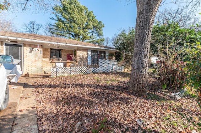 ranch-style house with a porch