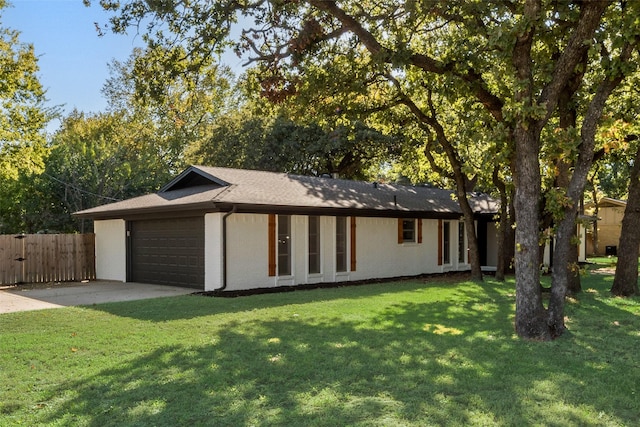 view of front facade featuring a front yard and a garage