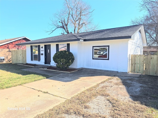 view of front of property featuring a patio