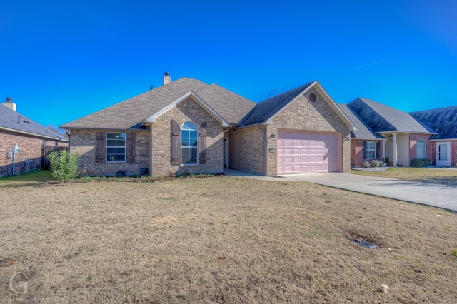 view of front facade featuring a garage and a front lawn