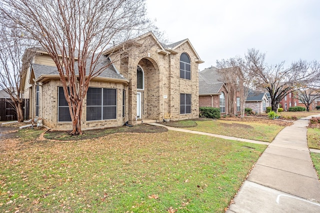 view of front facade with a front yard