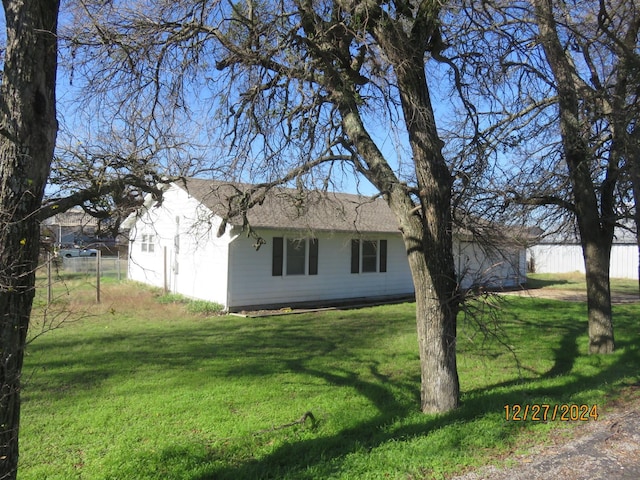 view of front of home with a front lawn