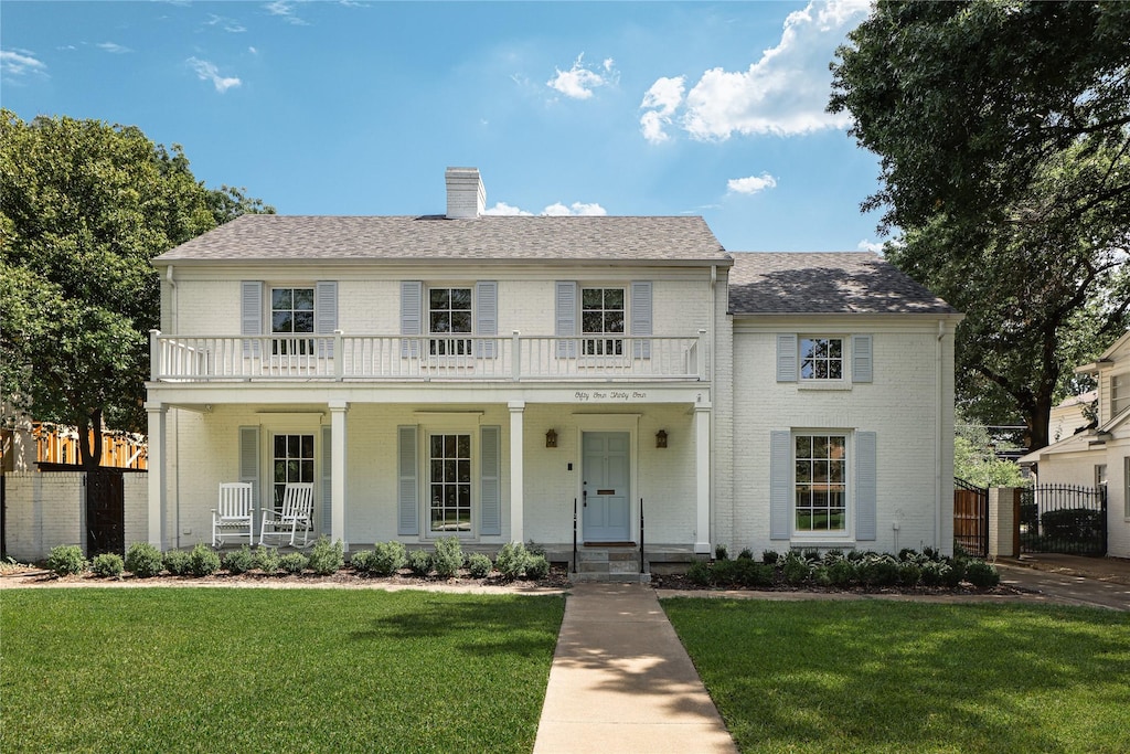 view of front facade with covered porch and a front yard