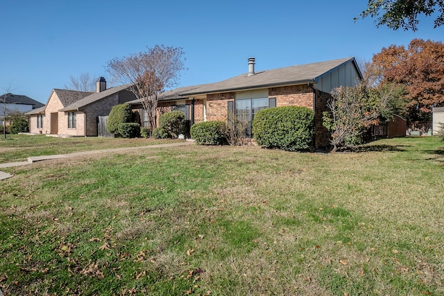 ranch-style house with a front yard