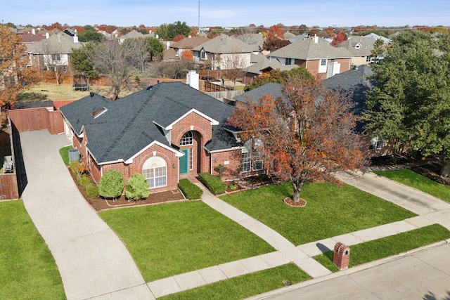 view of front facade featuring a front yard